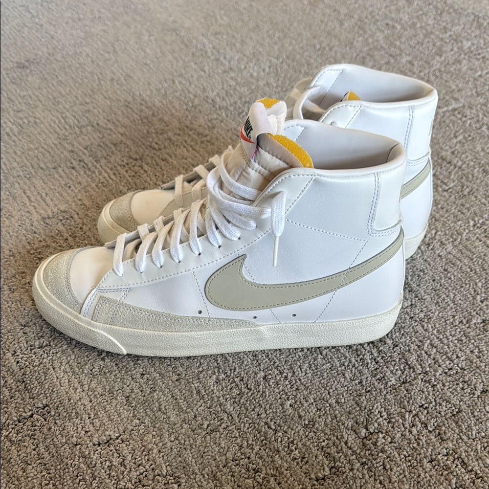 Nike Blazer Mid 77 White ‘Light Bone’